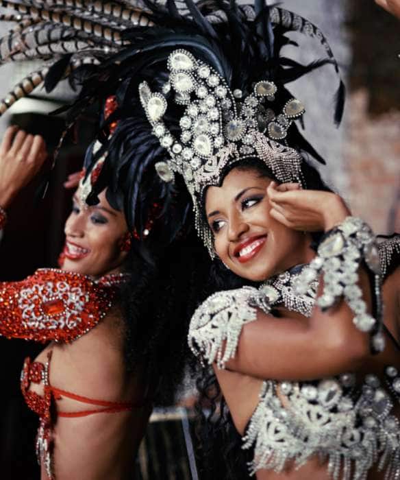 events-and-festivals-samba-and-sun-dancing-with-locals-at-rio-de-janeiros-carnival-scroll