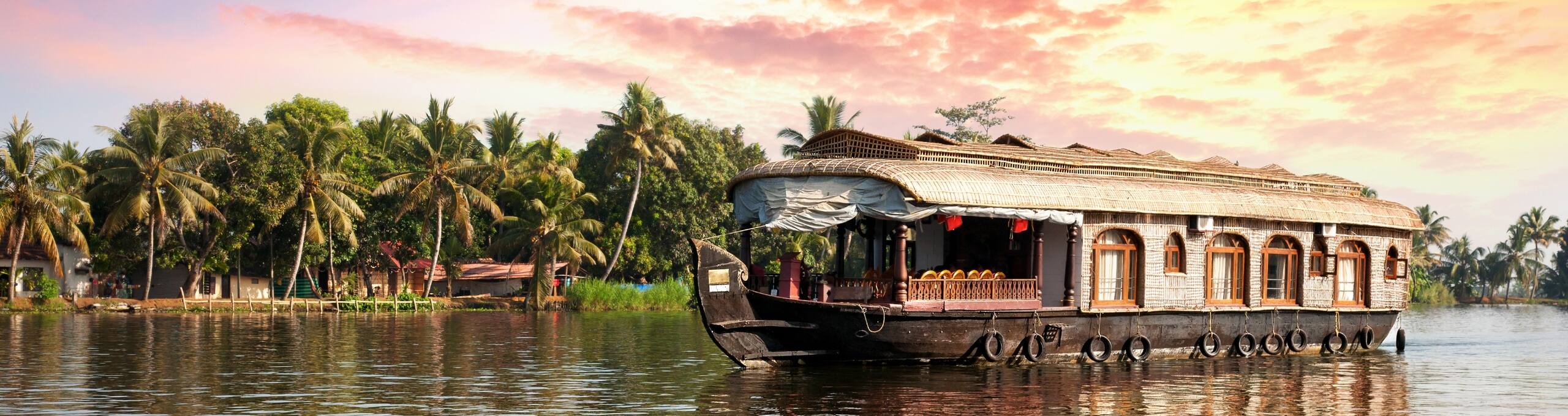 Experience the Sunset From a Houseboat in Alappuzha this Valentines Day