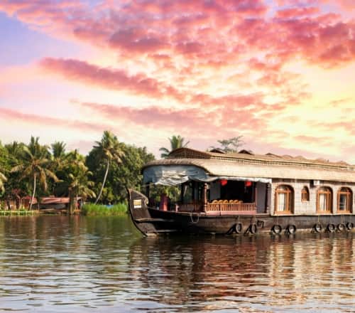 Experience the Sunset From a Houseboat in Alappuzha this Valentines Day